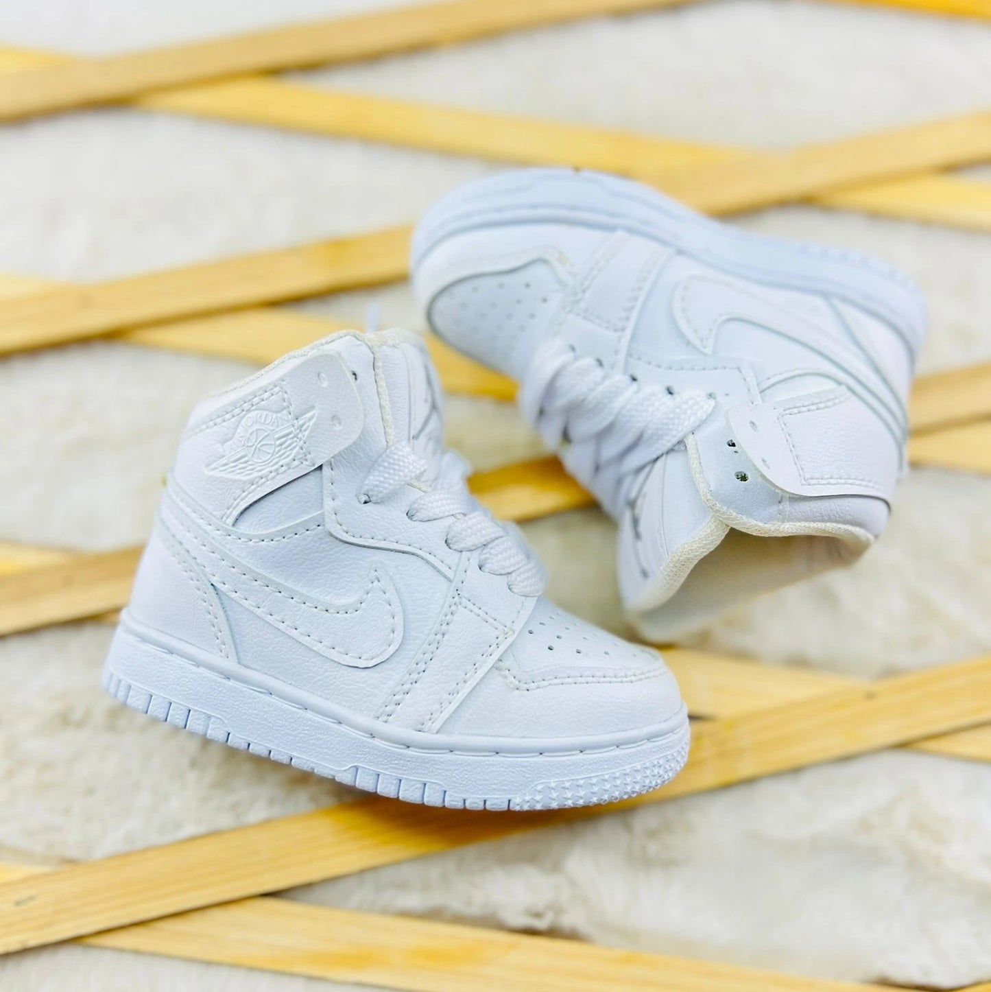 Jordan Mid Triple White Bebé
