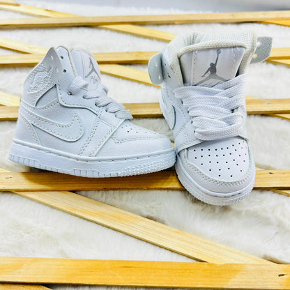 Jordan Mid Triple White Bebé